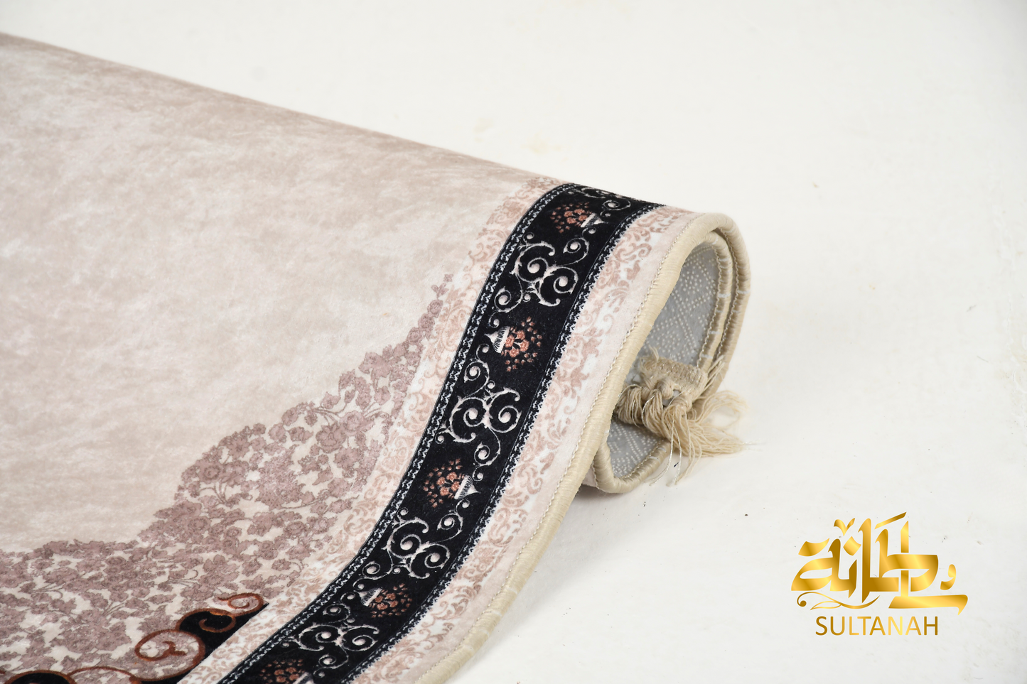Luxury Velvet Prayer Mat "Doaa (دعاء)" In Black & Beige - سجاده صلاه قطيفه فاخره